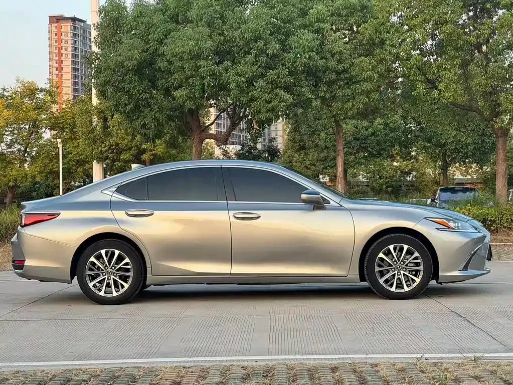 Lexus ES — фото 7
