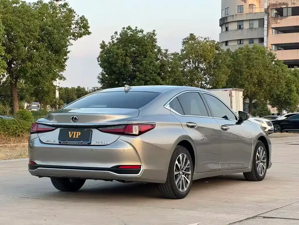Lexus ES — фото 10