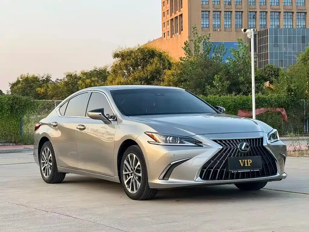Lexus ES — фото 8