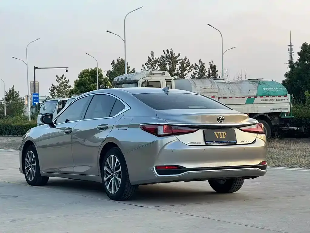 Lexus ES — фото 5