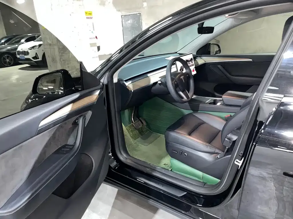 Tesla Model Y — фото 3