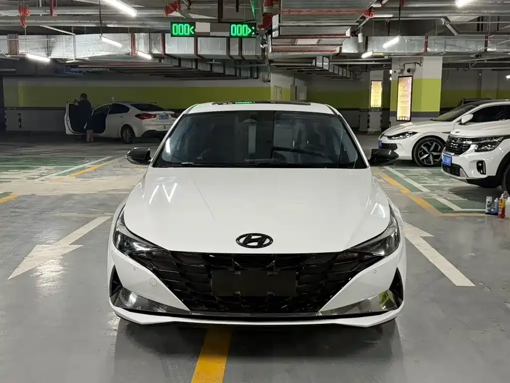 Hyundai Elantra — фото 10