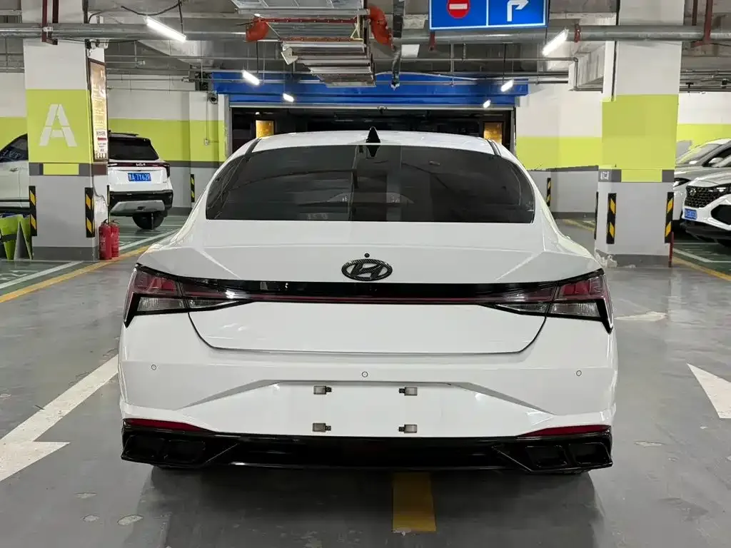 Hyundai Elantra — фото 2