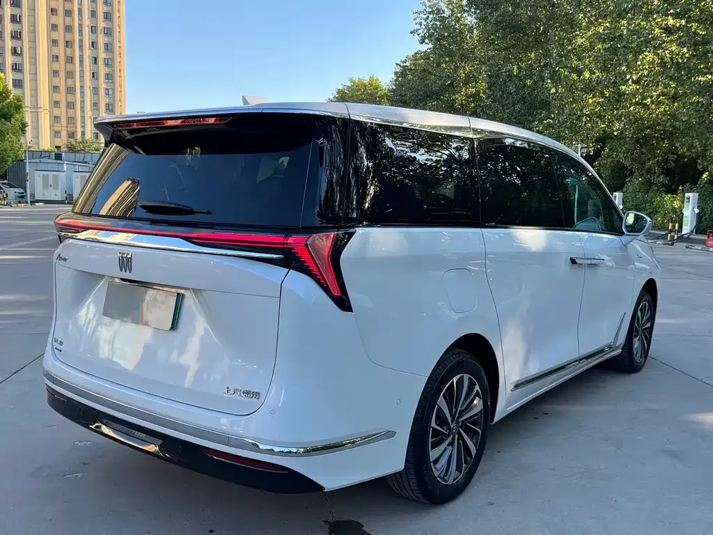 Buick GL8 Hybrid — фото 10