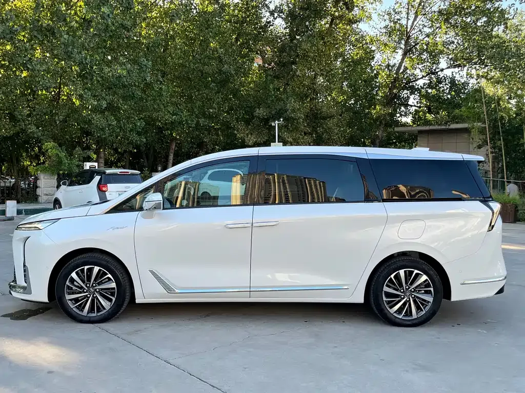 Buick GL8 Hybrid — фото 9