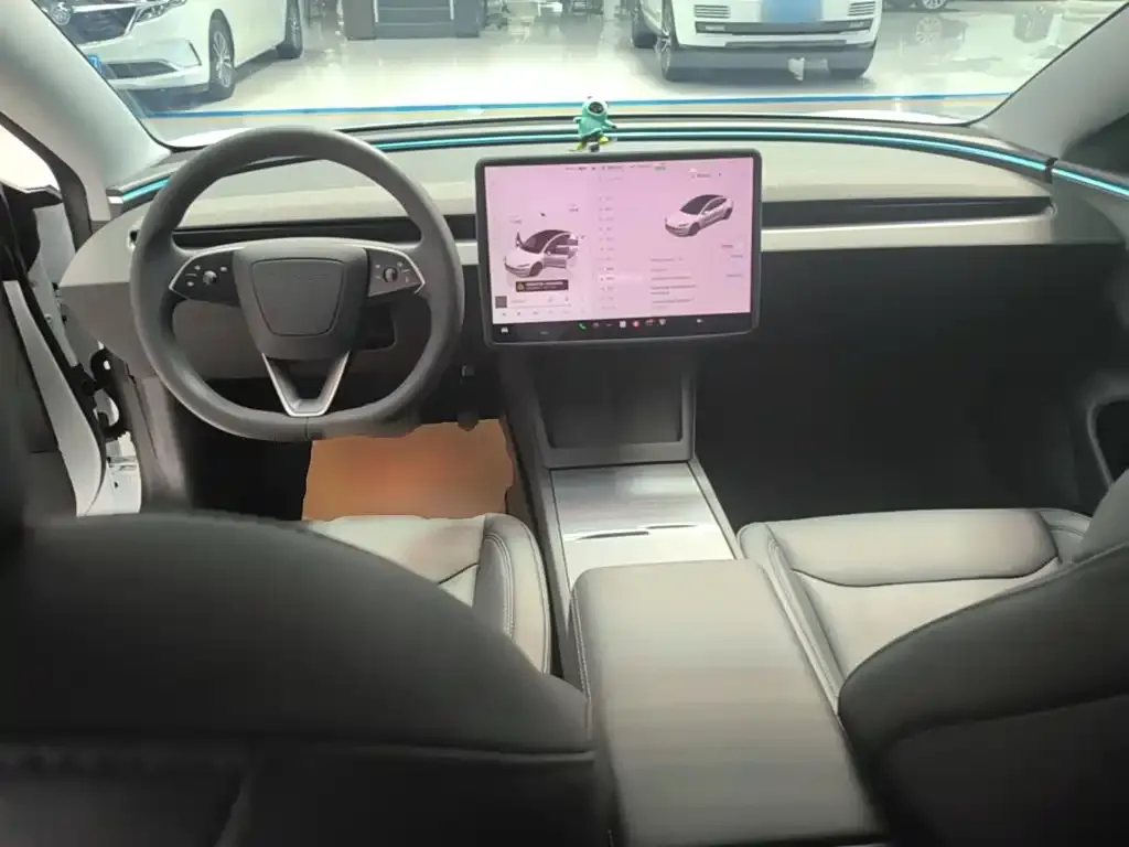 Tesla Model 3 — фото 3