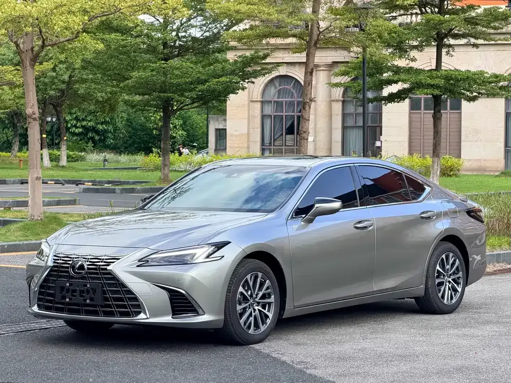 Lexus ES — фото 1