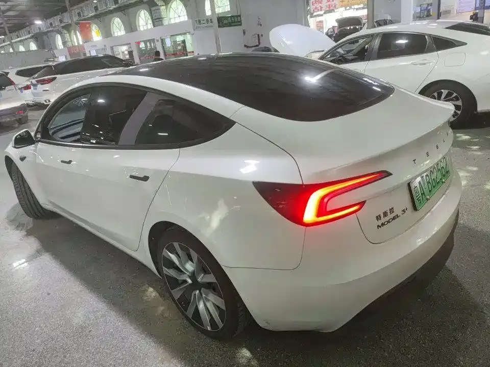 Tesla Model 3 — фото 5