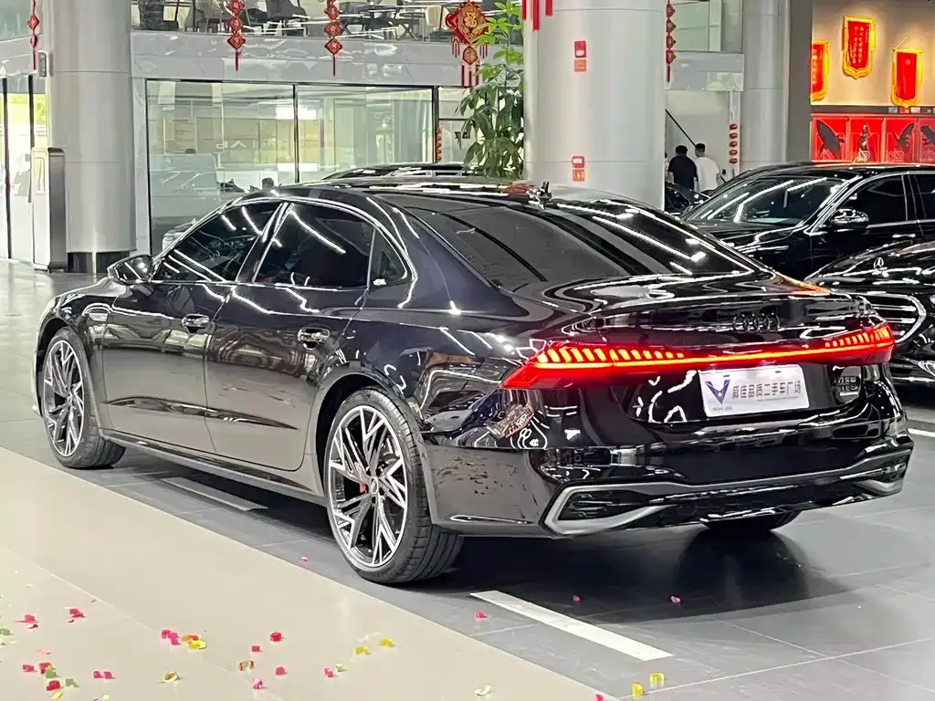 Audi A7L — фото 8