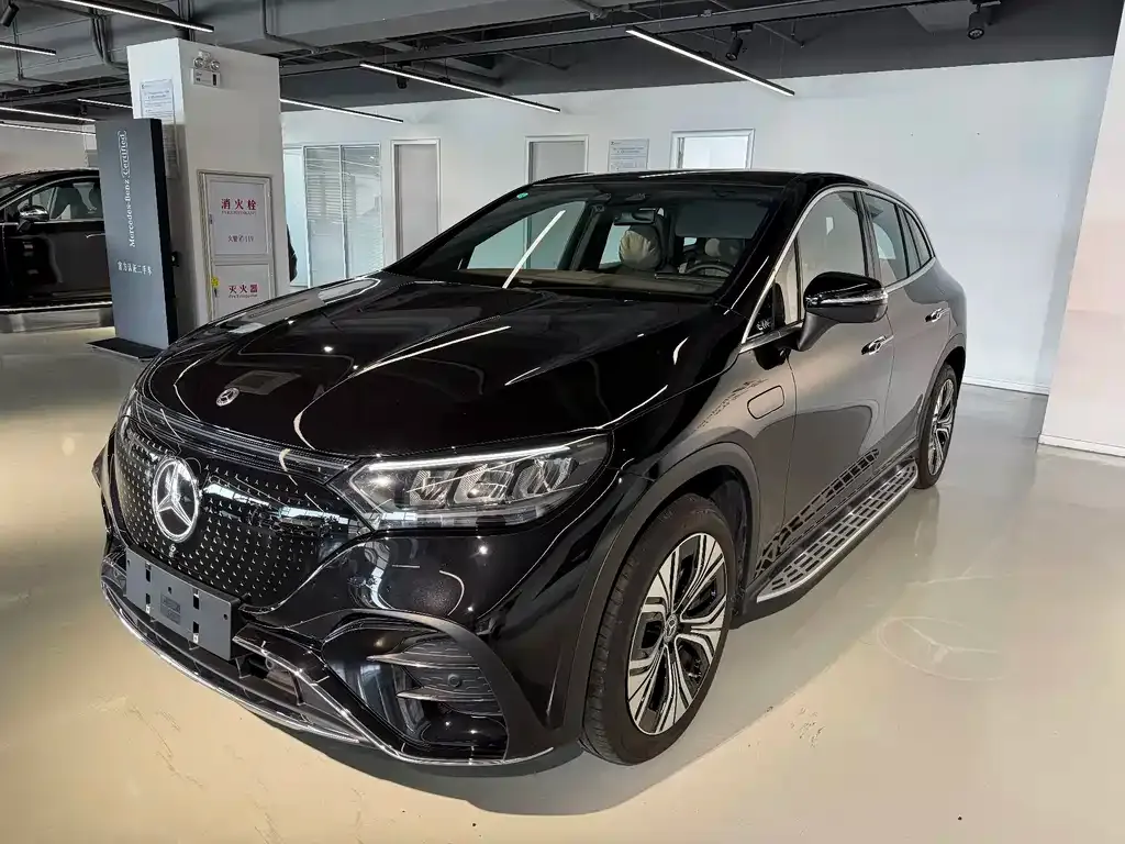 Mercedes-Benz EQE SUV — фото 1