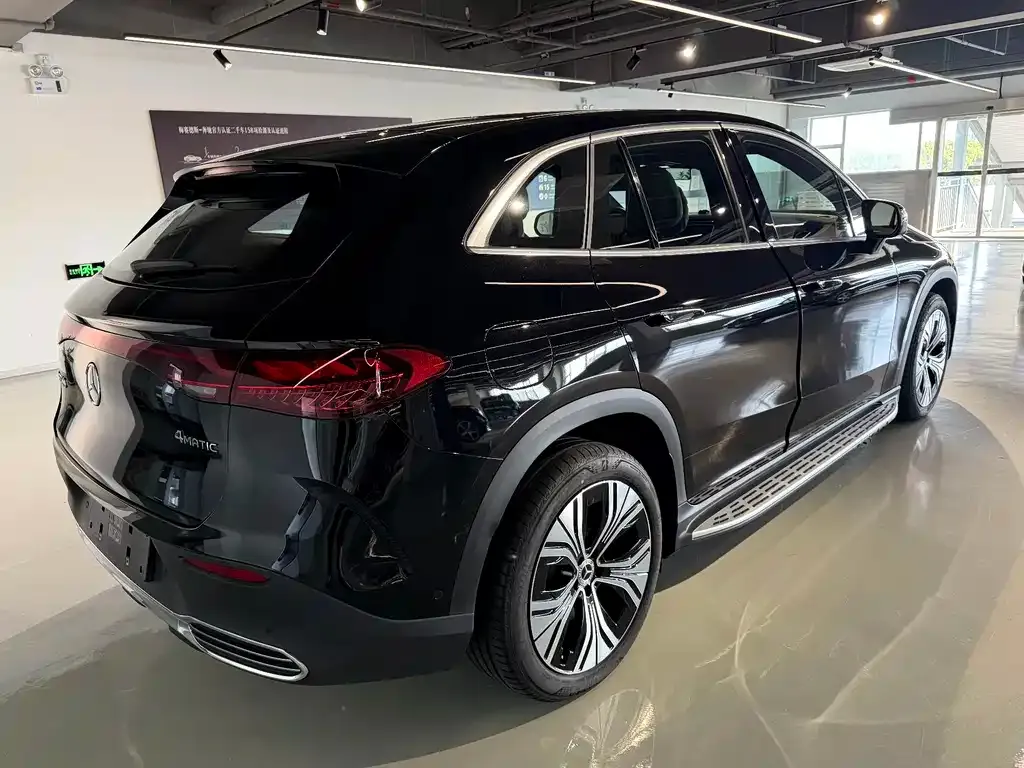 Mercedes-Benz EQE SUV — фото 8