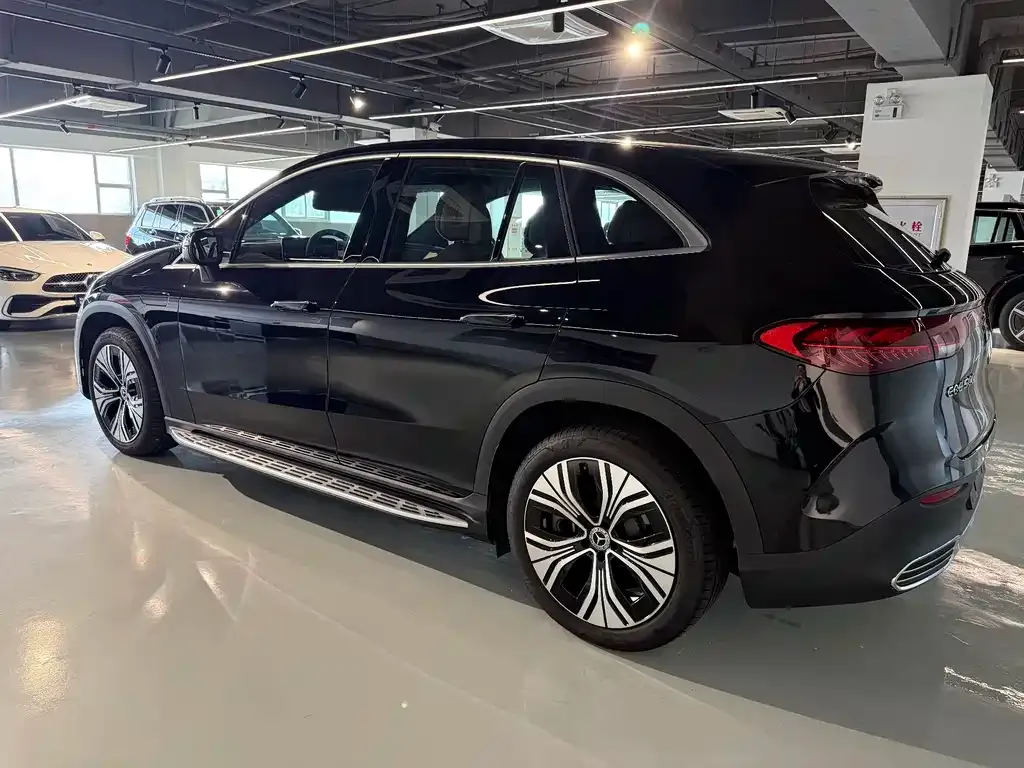 Mercedes-Benz EQE SUV — фото 6