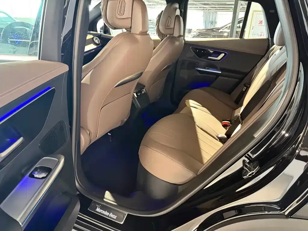 Mercedes-Benz EQE SUV — фото 7