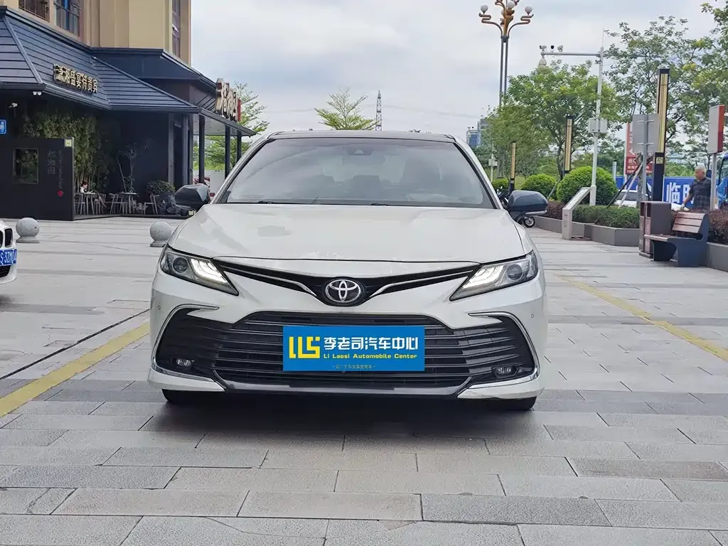 Toyota Camry — фото 7