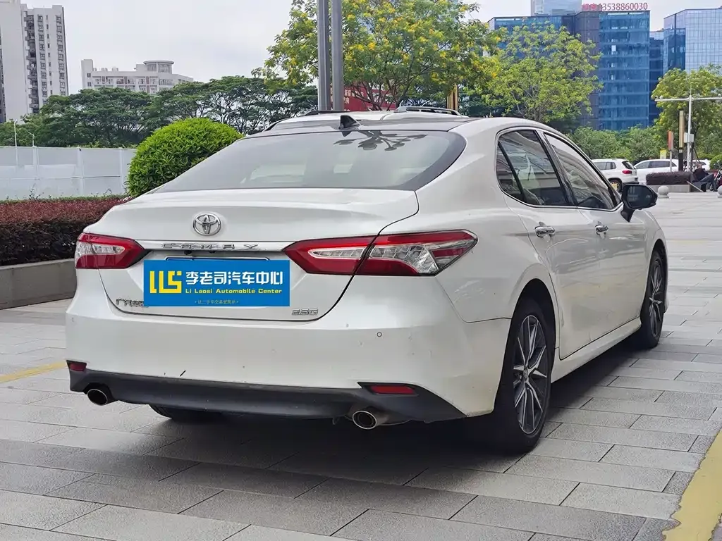 Toyota Camry — фото 8