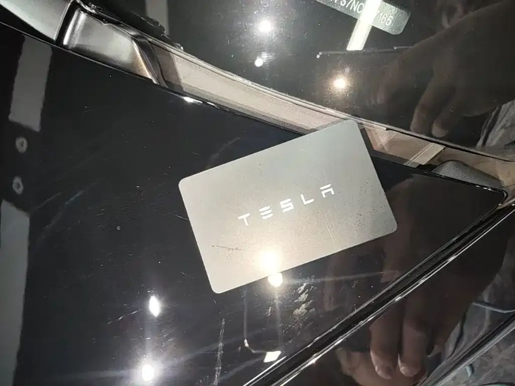 Tesla Model 3 — фото 3