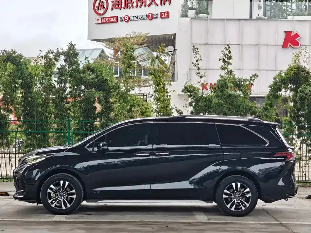 Toyota Granvia — фото 6