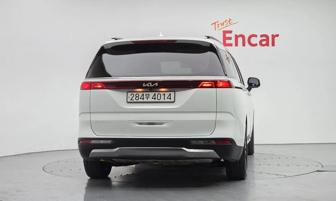 Kia Carnival — фото 10