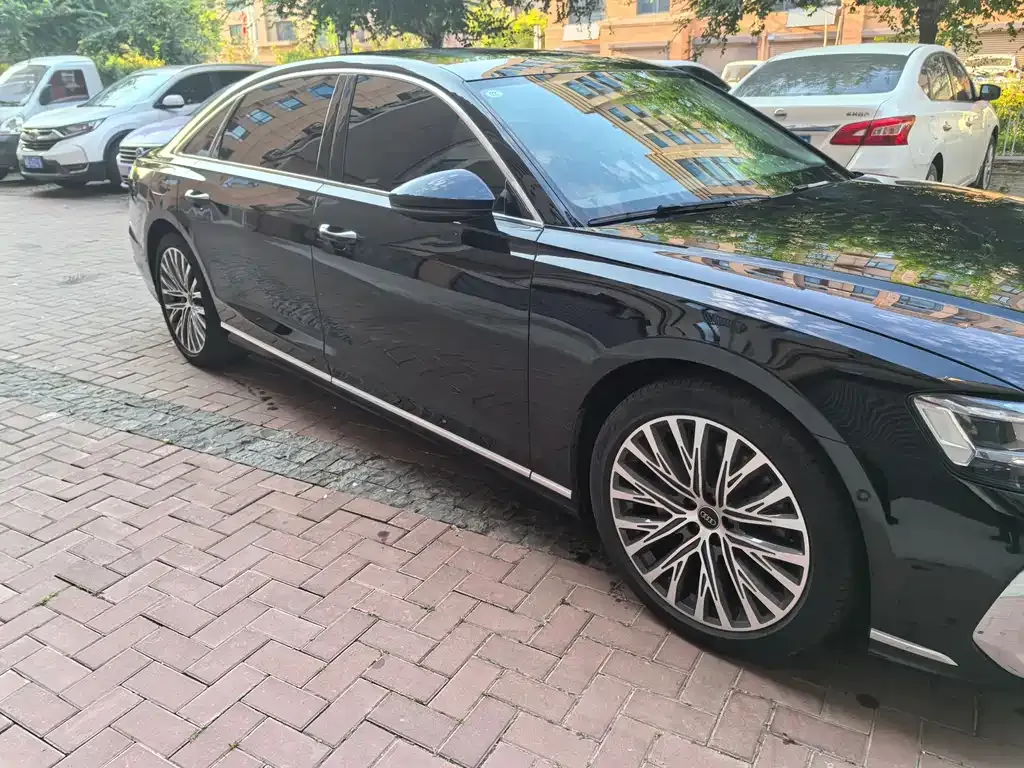 Audi A8 — фото 8