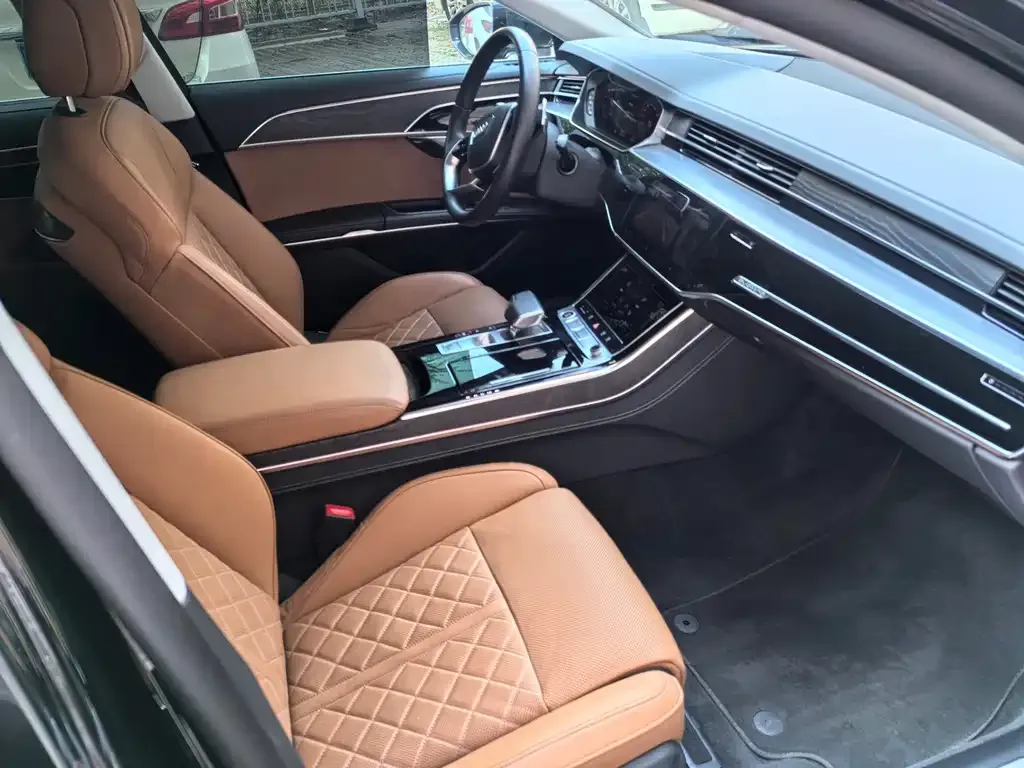 Audi A8 — фото 2