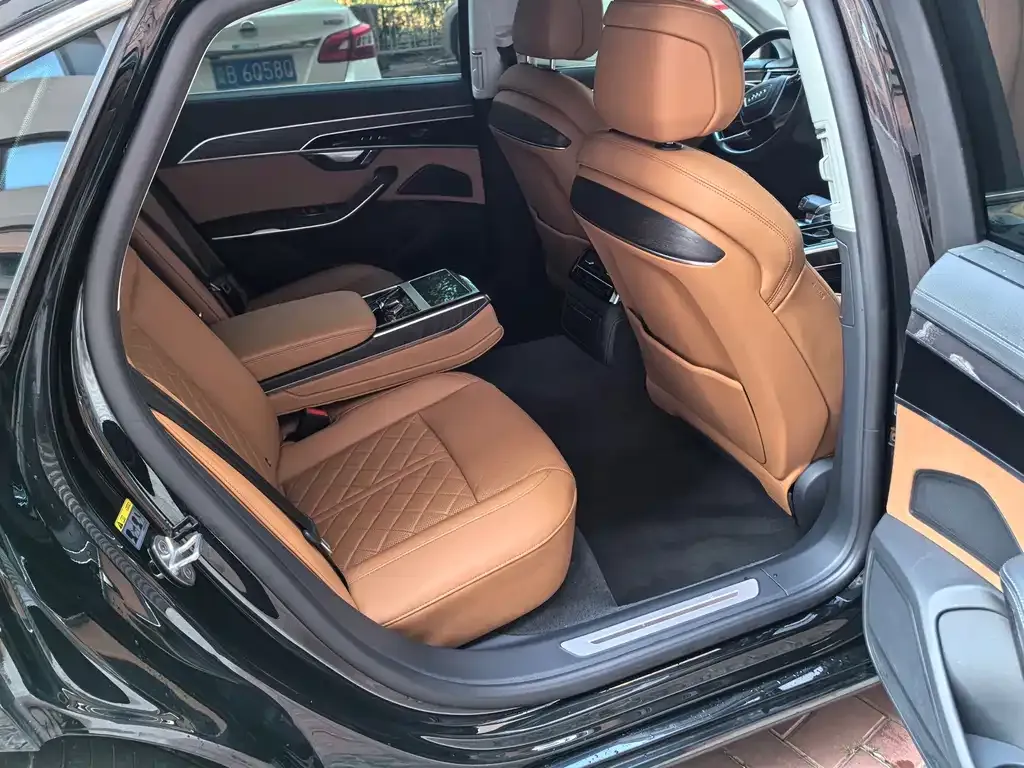 Audi A8 — фото 3
