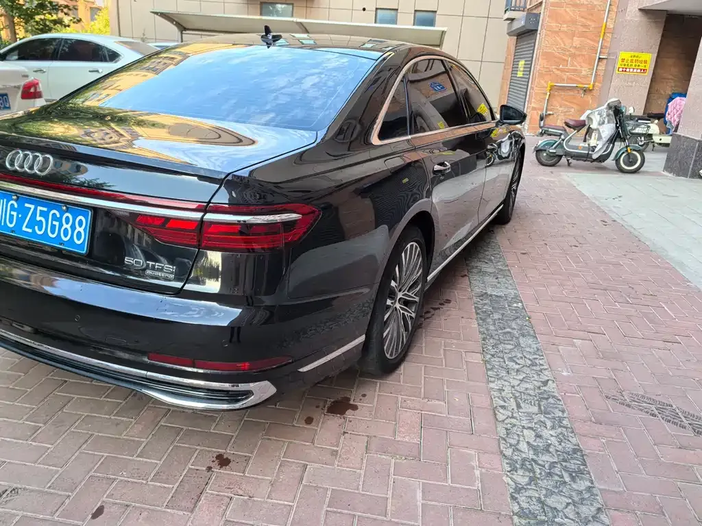 Audi A8 — фото 7