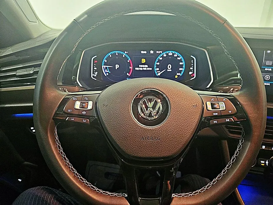 Volkswagen Jetta — фото 9