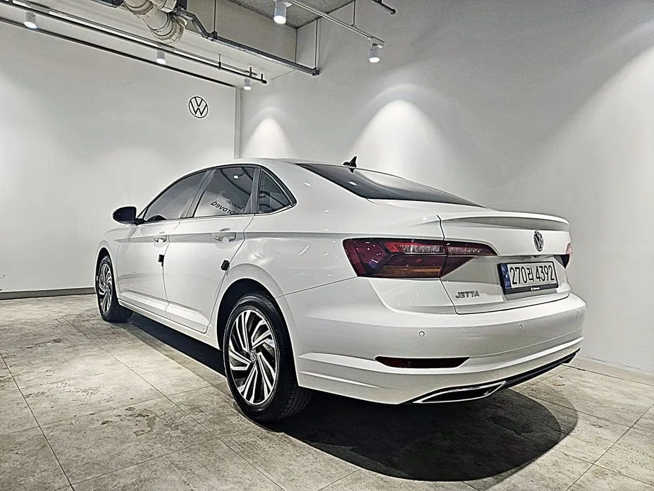 Volkswagen Jetta — фото 6
