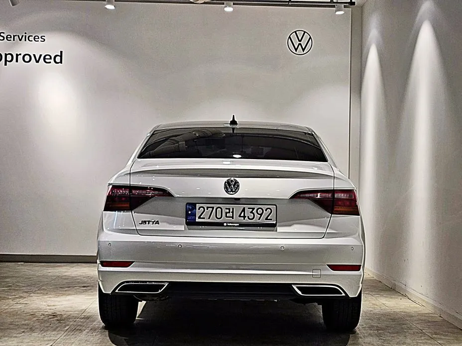 Volkswagen Jetta — фото 10