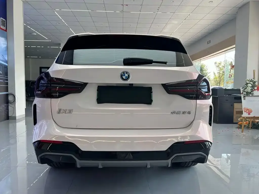 BMW iX3 — фото 6