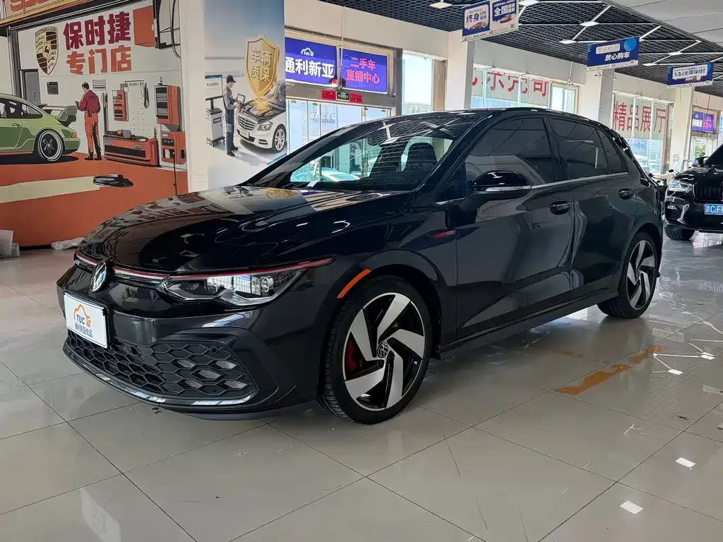 Volkswagen Golf GTI — фото 1
