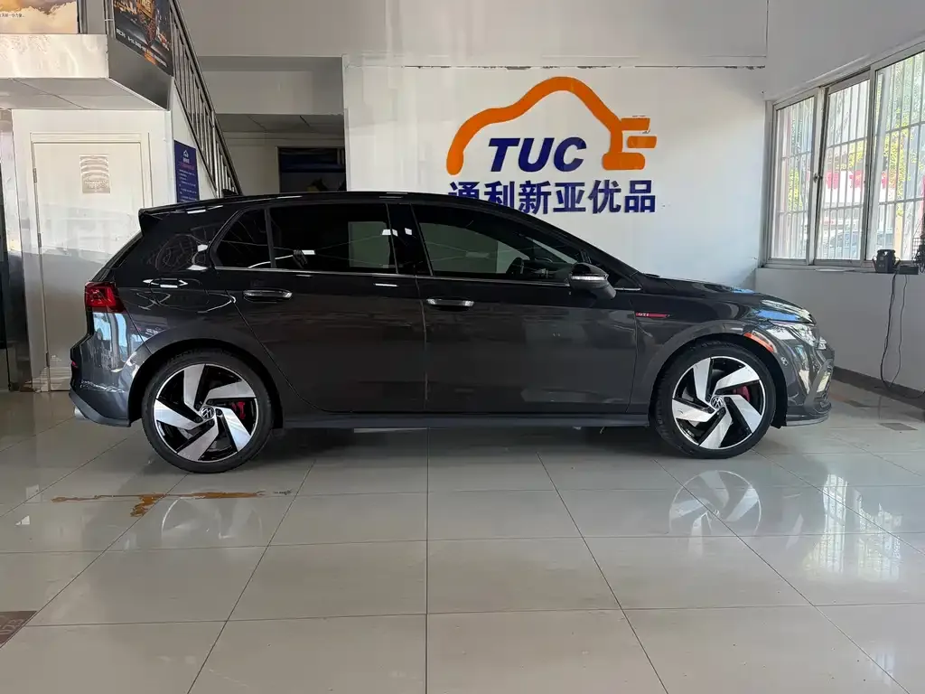 Volkswagen Golf GTI — фото 8