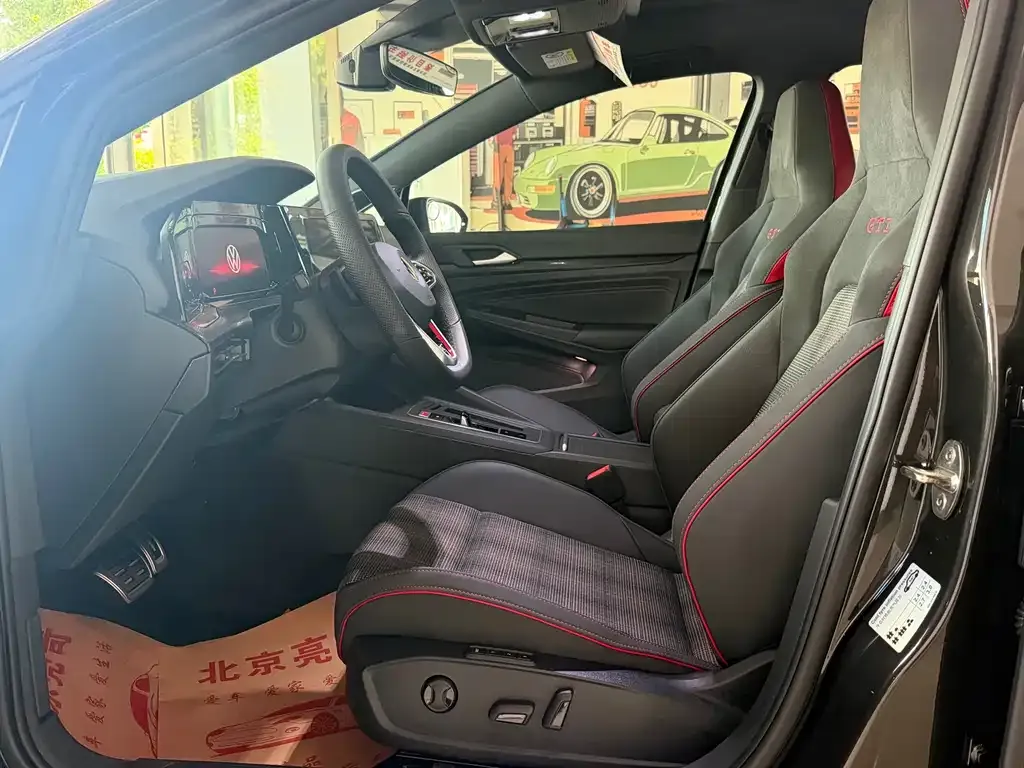 Volkswagen Golf GTI — фото 6