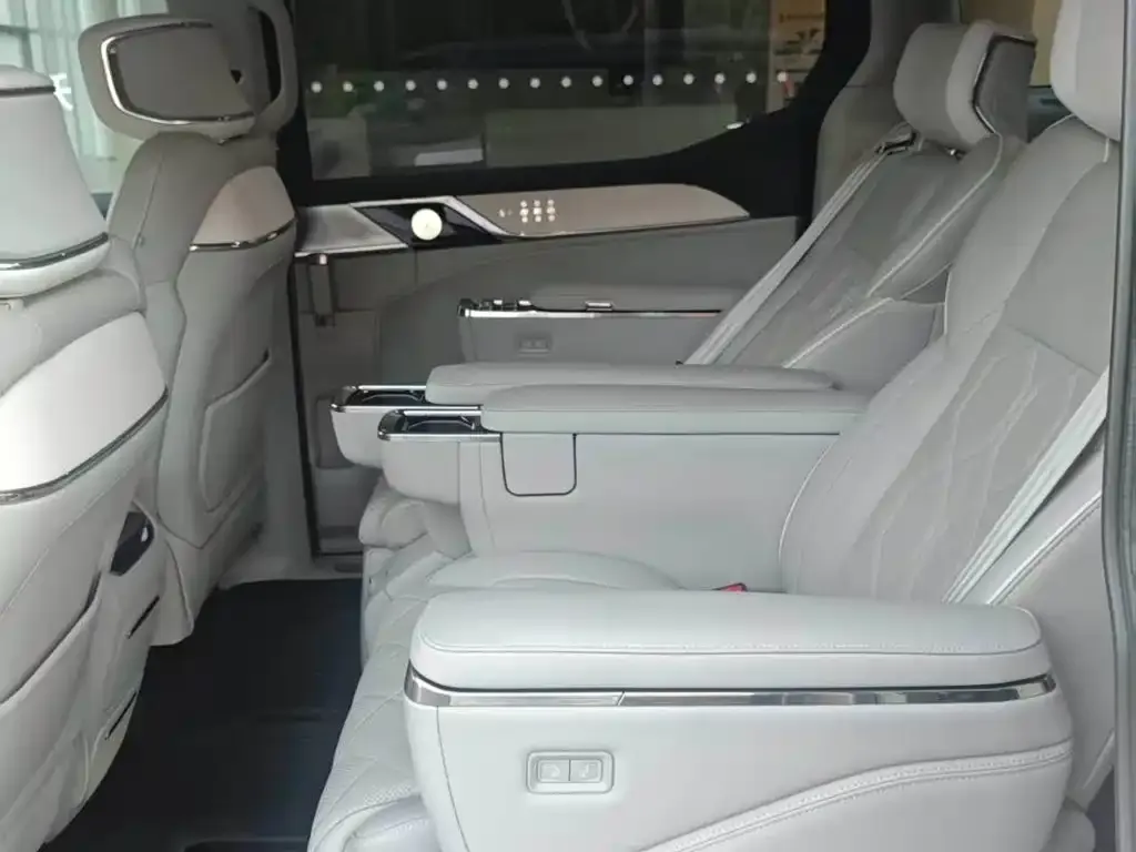 Volvo EM90 — фото 10