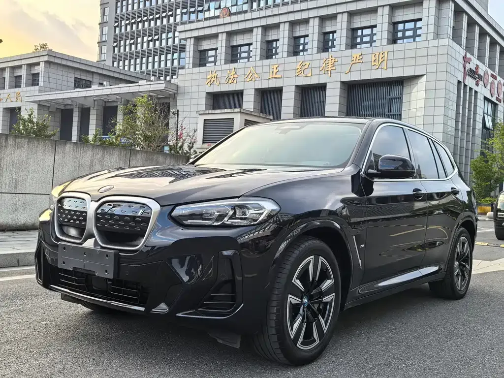 BMW iX3 — фото 1