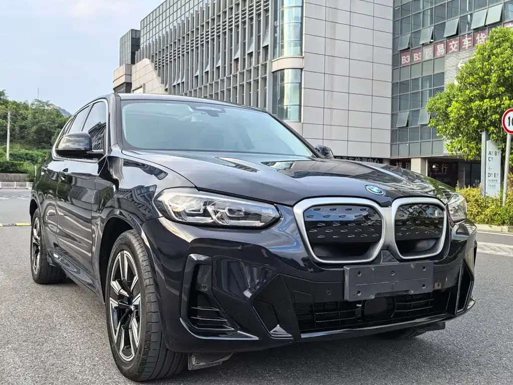 BMW iX3 — фото 10