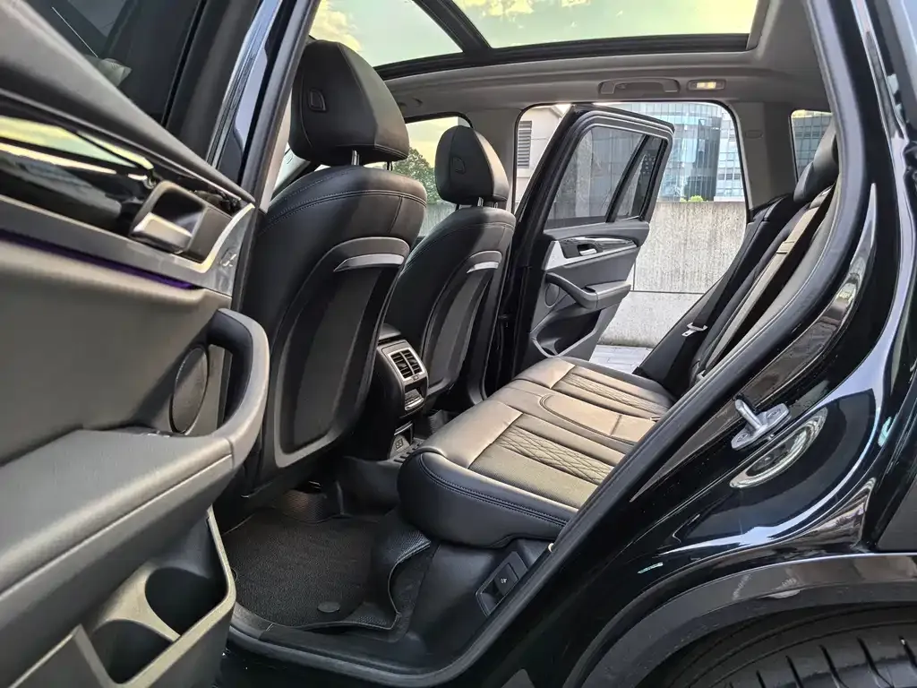 BMW iX3 — фото 2