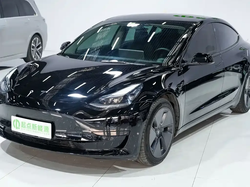 Tesla Model 3 — фото 1
