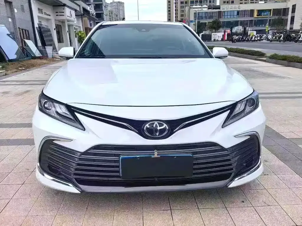 Toyota Camry — фото 5