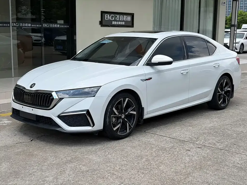 Skoda Octavia — фото 1