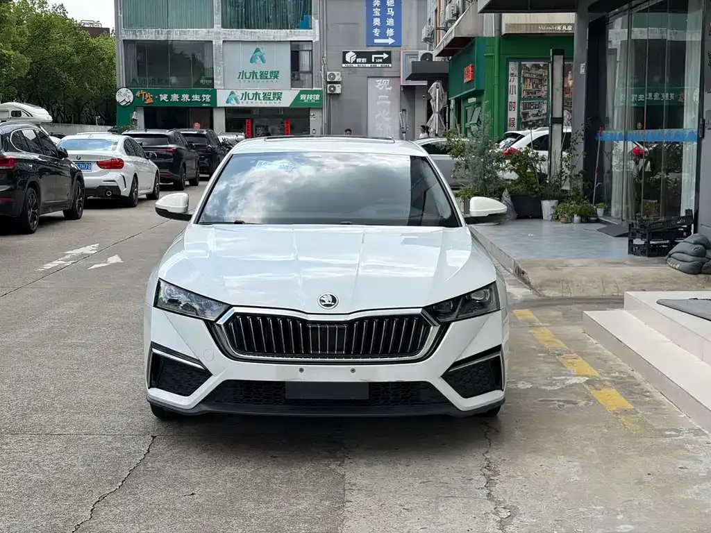Skoda Octavia — фото 2