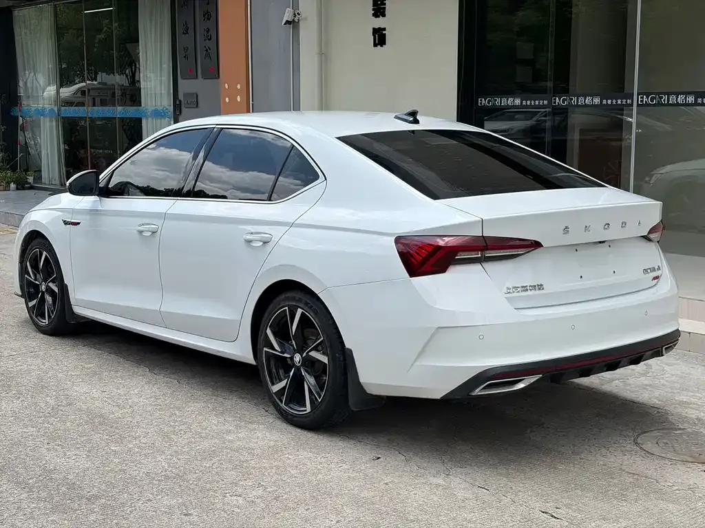 Skoda Octavia — фото 6