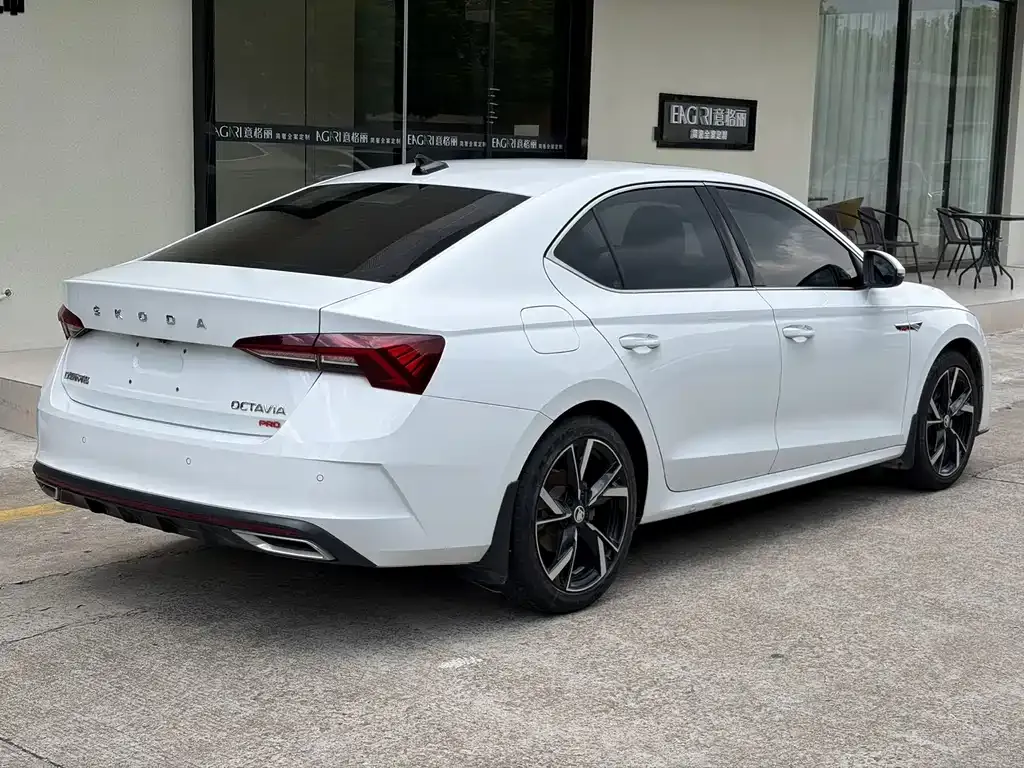 Skoda Octavia — фото 7