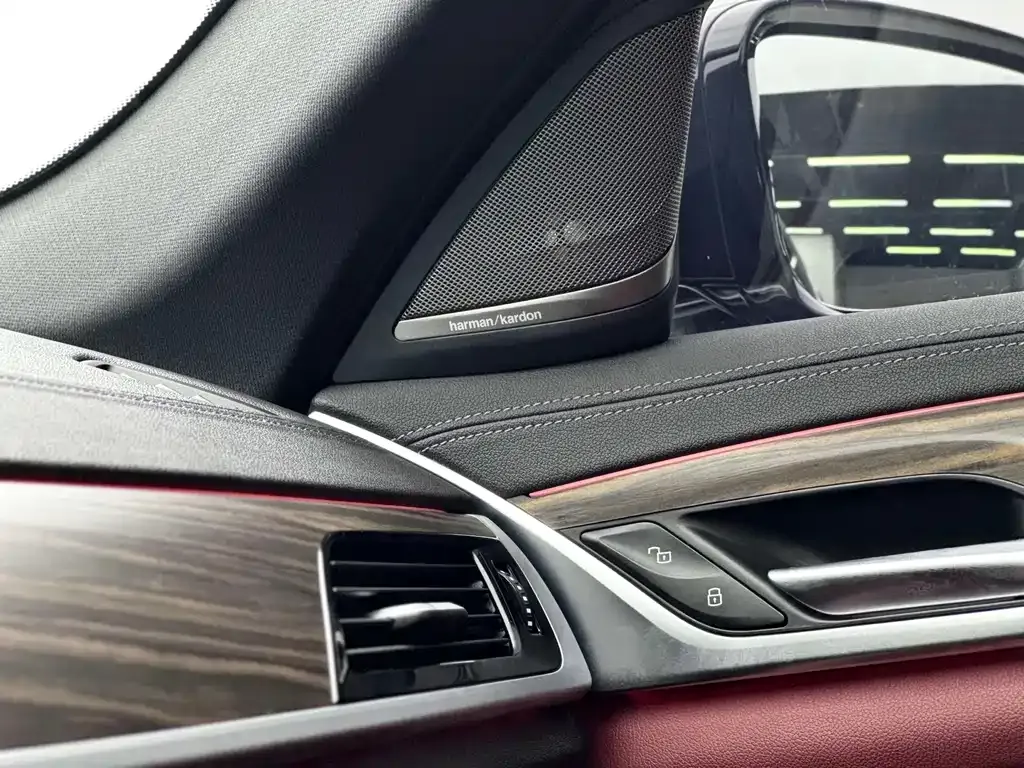 BMW 5 Series — фото 10