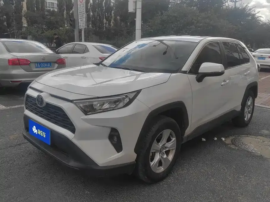 Toyota RAV4 — фото 1