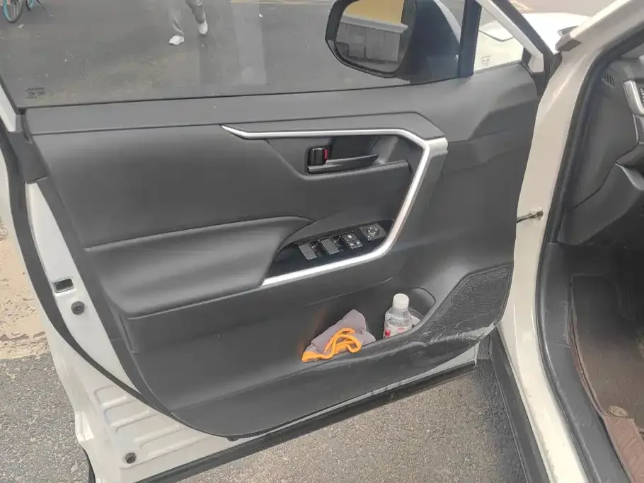 Toyota RAV4 — фото 2