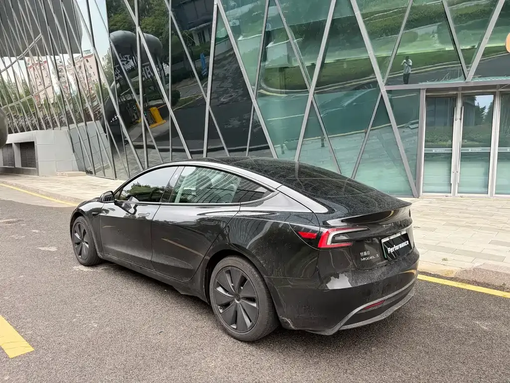Tesla Model 3 — фото 7