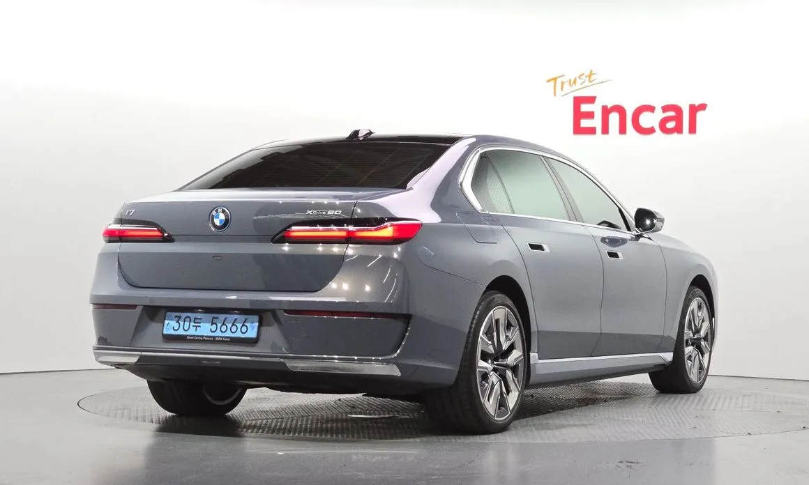 BMW i7 — фото 2