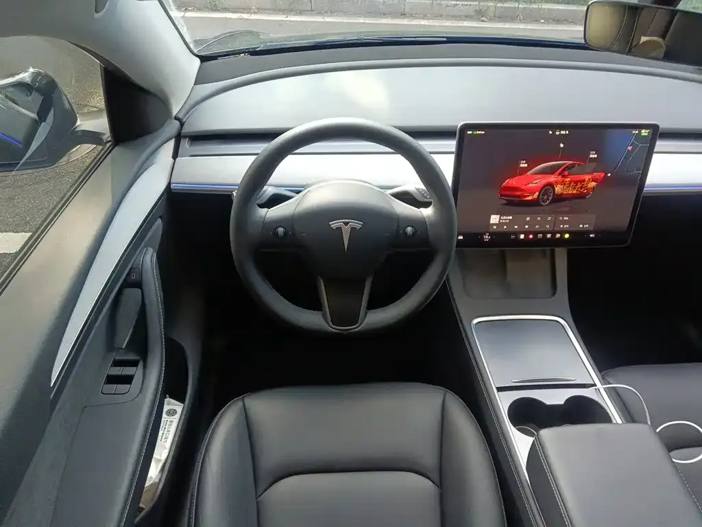Tesla Model Y — фото 7