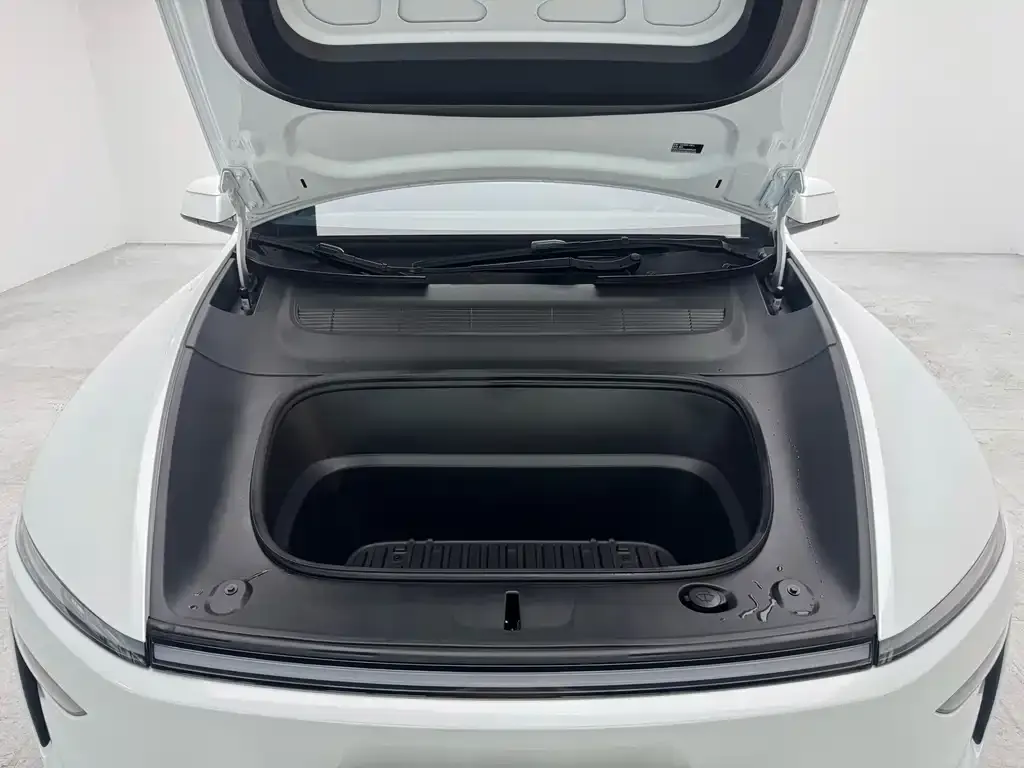 Tesla Model Y L — фото 4